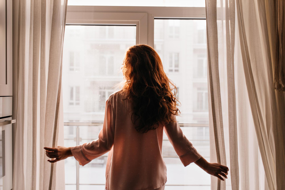 Depois do home office: como fazer a casa voltar a ser percebida como um espaço de descanso quando o expediente termina. Crédito: FreePik
