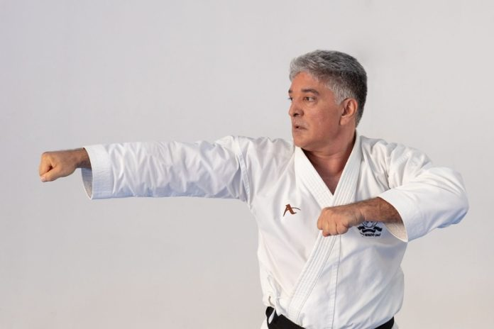Engenheiro civil formado pela USP, campeão mundial de karatê e especialista em autogestão, Junior Campos Prado é fundador e presidente do Instituto Kaizen de Empreendedorismo e Autogestão. Crédito: divulgação